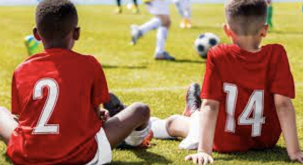 Frase razzista durante una partita di calcio giovanile, 14enne squalificato 11 mesi