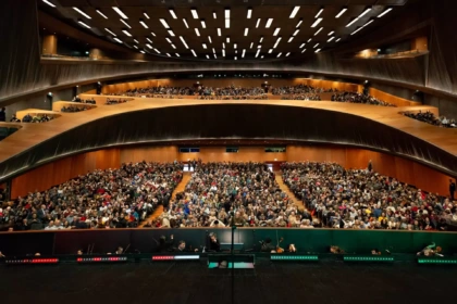 Maggio Musicale, venerdì 26 torna sul podio il maestro Min Chung