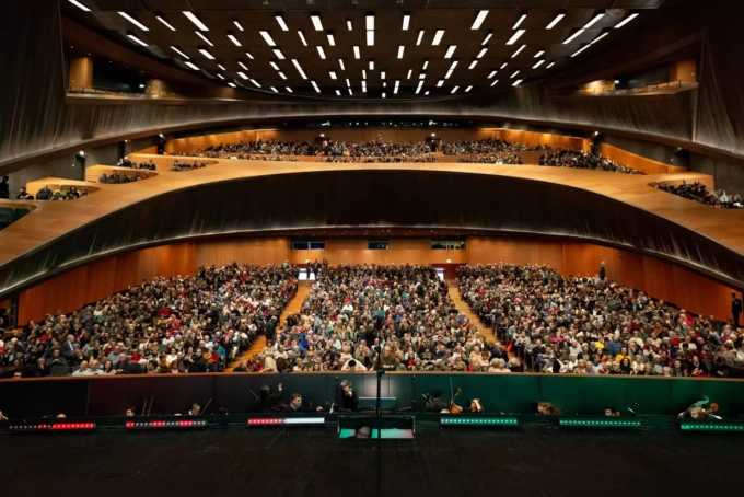 Maggio Musicale, venerdì 26 torna sul podio il maestro Min Chung
