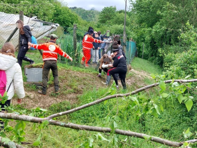 Maltempo Toscana: il video della frana a Marradi. Messi in salvo 43 studenti e le loro insegnanti