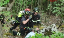 Scuolabus esce fuori strada con 19 bambini a bordo