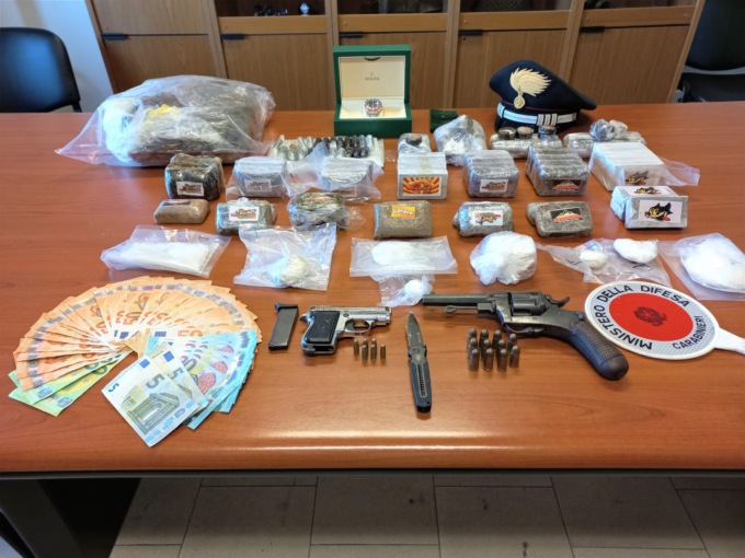 Due arresti per spaccio a Pistoia