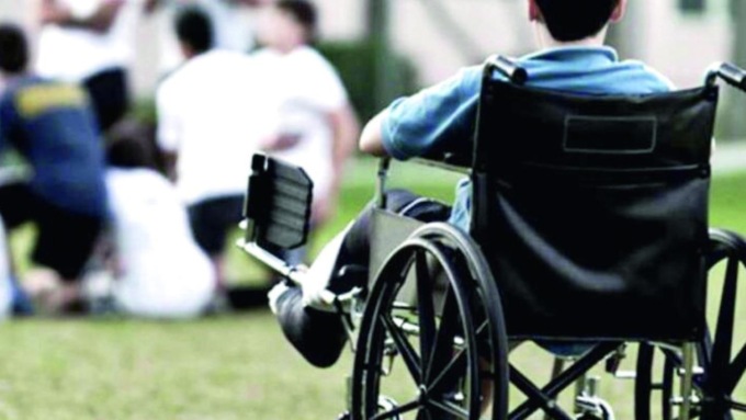 Improvvisano una gita scolastica, ma i due compagni disabili non sono invitati