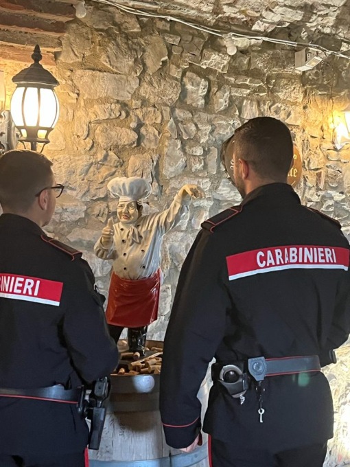 Castellina in Chianti, sei persone denunciate per furto