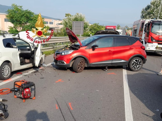 Incidente a Campi Bisenzio: quattro auto coinvolte