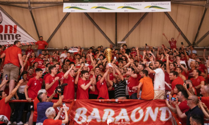 Il PalaCarrara si tinge  di biancorosso: grande festa per il Pistoia Basket 2000