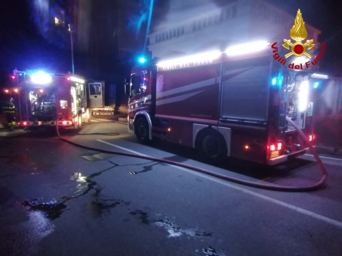 Capannori: a fuoco due auto nella notte