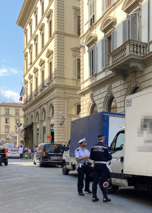 Sosta auto Zcs a Firenze, proroga al 30 maggio