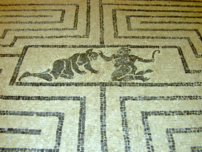 Nuova vita per il mosaico del labirinto a Giannutri