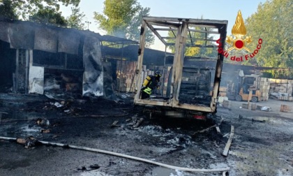 A fuoco camion in via Quaracchi a Firenze