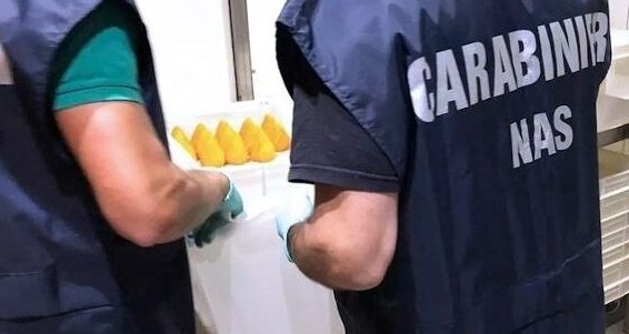 Blitz dei Nas in Versilia: chiusi due locali e sequestrato mezzo quintale di alimenti in cattivo stato di conservazione