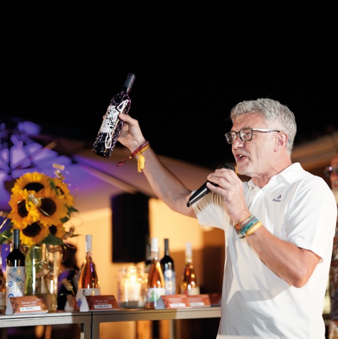 Wine Painting Querciamatta: Arte e beneficenza in tenuta Querciamatta