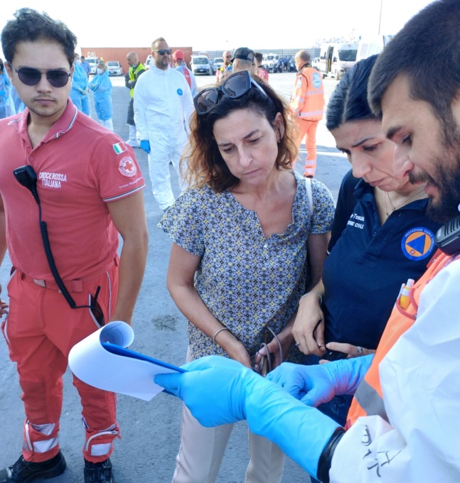 Migranti, GeoBarents a Marina di Carrara con 196 persone a bordo e un bimbo di appena due mesi