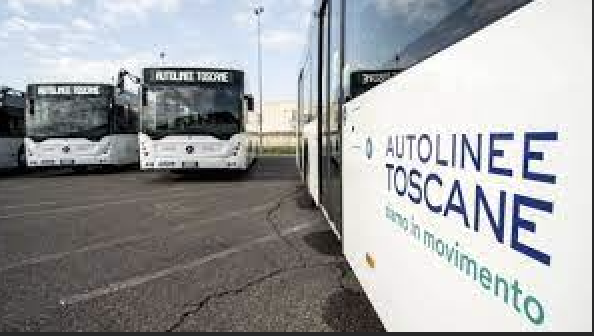 Greve in Chianti (Firenze), autobus si schianta contro una villa