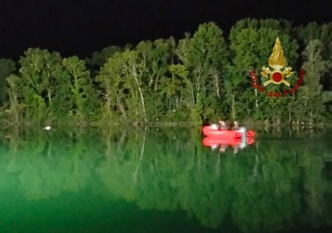 Fa il bagno nel Tevere e scompare: trovato morto 43enne