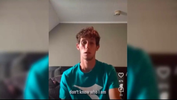 Minacce e insulti sul web al tennista Maestrelli. Lui: “Siamo delle persone anche noi”