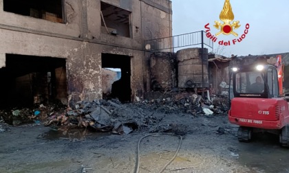 Incendio area ex Antilotex: ultimatum del Comune alla proprietà: "Proceda alla messa in sicurezza"