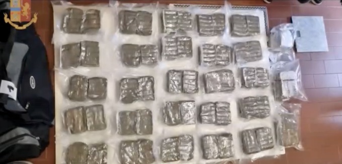 Cocaina direttamente a casa: smantellata banda dello spaccio