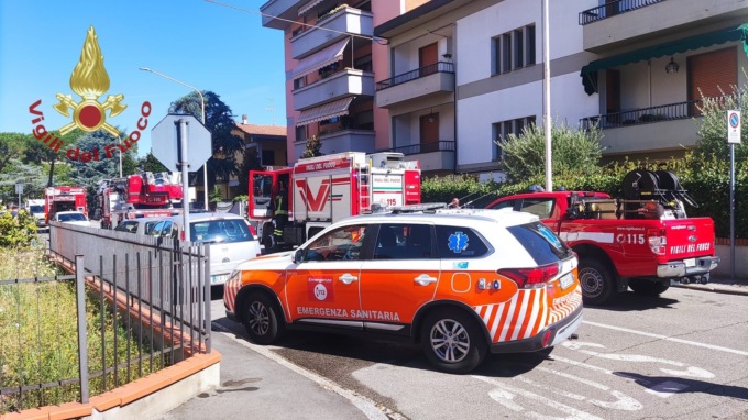 Tanti incendi ieri in Toscana: brucia anche una casa a Prato