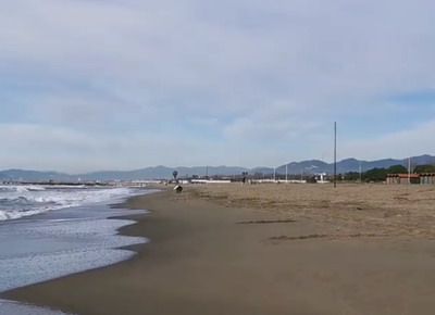Forte dei Marmi: spiaggia chiusa la notte per fermare i vandali