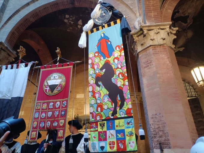 Palio di Siena: il Drappellone per il 16 che non convince