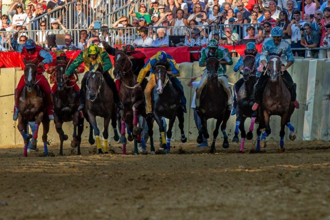Palio rinviato. Domani favorita l’istrice. Ma occhio a Selva e Valdimontone