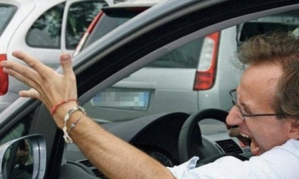 Litigano per un parcheggio, finisce in ospedale con un serio trauma facciale