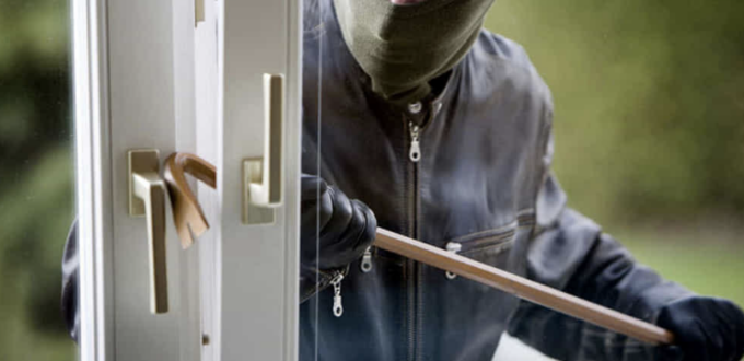 Approfittavano dei lavori di ristrutturazione per compiere furti, arrestati tre albanesi