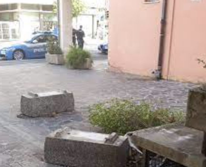 Danni, degrado e risse: in via Strozzi a Prato non si vive più