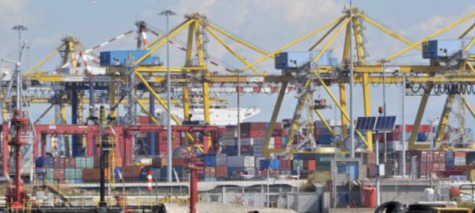 Investito da un muletto al porto di Livorno, ferito operaio di 41 anni