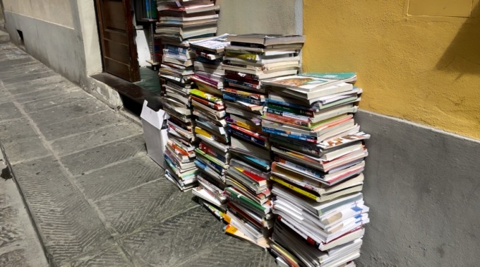 Caro scuola, che salasso per le famiglie toscane. Molte ricorrono ai libri usati