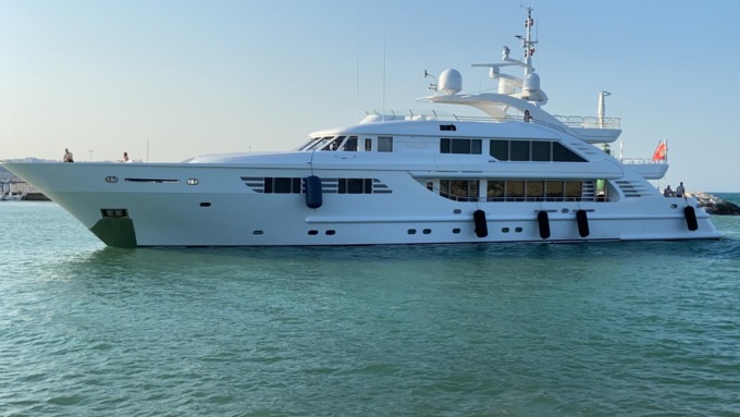 Magnate russo a piedi: sequestrato il superyacht di lusso