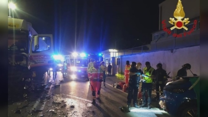 Tremendo scontro tra auto e tir, muore 29enne di Livorno