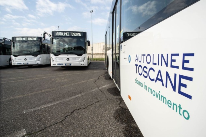 Scritte omofobe nei bagni di Autolinee Toscane. Faida interna in corso?