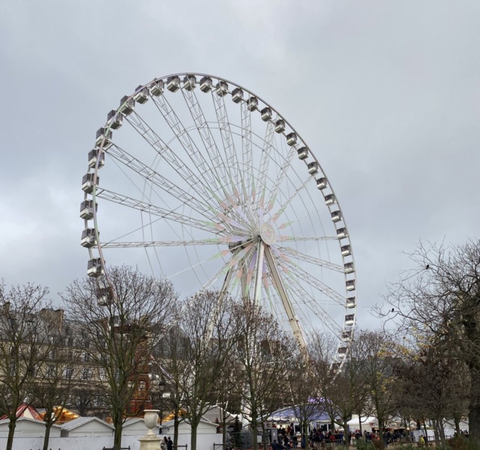 Firenze, torna la ruota panoramica in piazzale Vittorio Veneto. Sarà affiancata da una pista di pattinaggio su ghiaccio