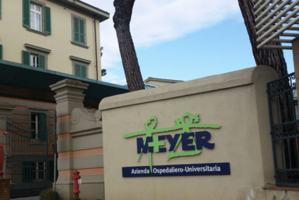 Bimbo di 2 anni rischia annegamento in piscina a Montignoso