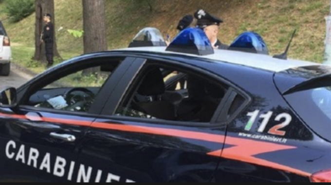 Consegnavano la cocaina in monopattino, stroncata un’organizzazione di spacciatori nel pratese