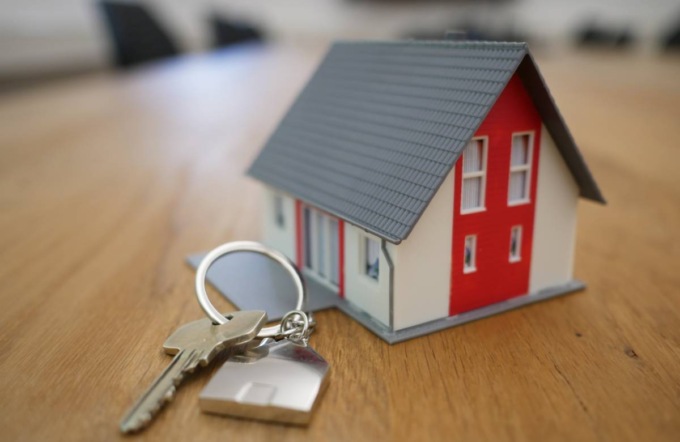 Agenzia immobiliare offre 500 euro per “fare la spia” sulle case in vendita a Firenze