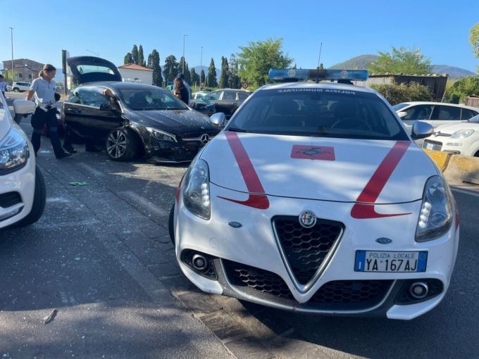 Prato: in contromano in tangenziale con l’auto rubata. Era accusato di tentato omicidio