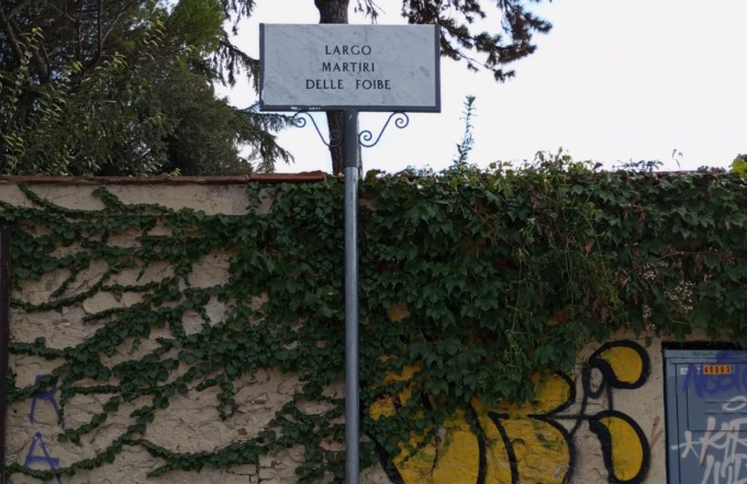 Reinstallata la targa Martiri delle Foibe che era stata vandalizzata