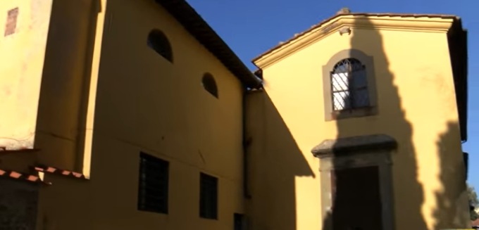 Doppia occupazione a Firenze: in un ex convento e un circolo ci vivono donne e bambini