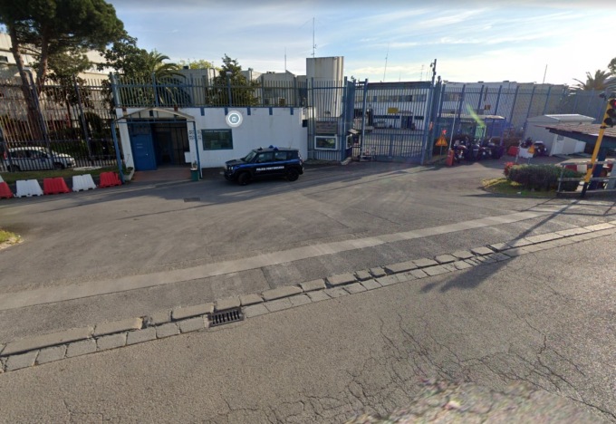 Tenta il suicidio in carcere, lo salva un agente della penitenziaria