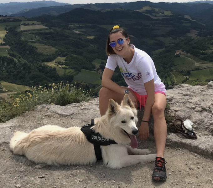 Elicottero precipitato a Carrara, morta la pilota di 28 anni: la procura apre un’inchiesta