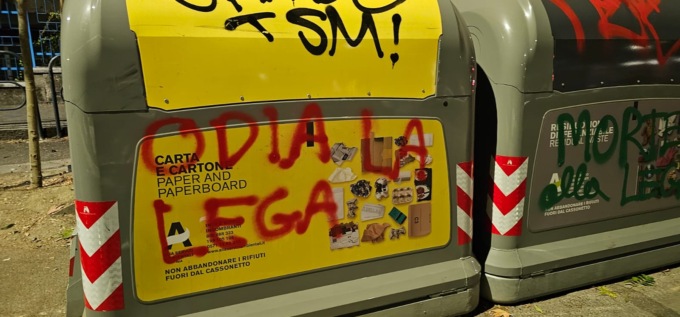 Poco dopo il corteo pro Palestina compaiono le scritte: “Morte alla Lega”