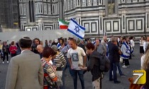 La Stella di David per chiedere di cessare il fuoco contro Israele. Grande assente l'Imam di Firenze