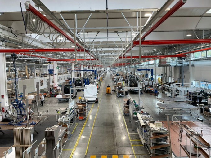 Calo di produzione, 120 mancati rinnovi ai lavoratori della Laika Caravans di San Casciano