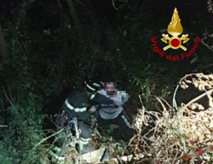 28 enne cade in una scarpata precipitando da 15 metri di altezza