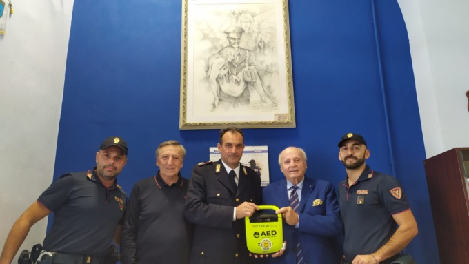 Defibrillatore rubato nella notte in centro a Empoli: denunciato 23enne