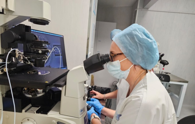 Primo reimpianto di tessuto ovarico dopo una malattia oncologica. La storia di una donna che non si arrende