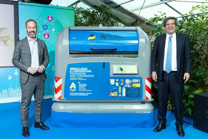 Presentato Genius, il cassonetto 5.0 che rivoluzionerà la raccolta rifiuti: cos’è e cosa fa